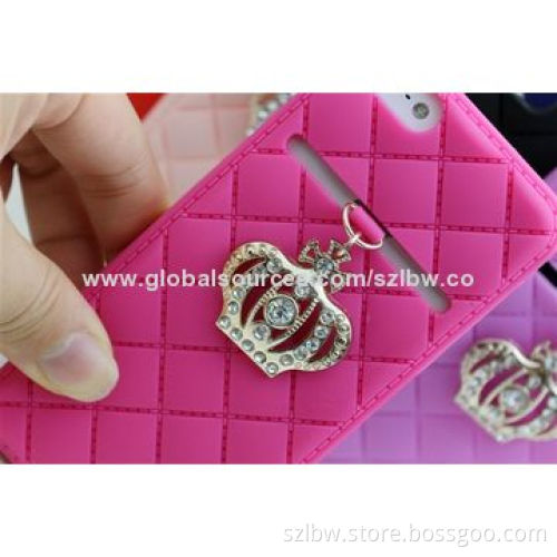 Diamond Crown Flex Silicone Case, Designed to Fit the Contour of iPhone 5 Precisely